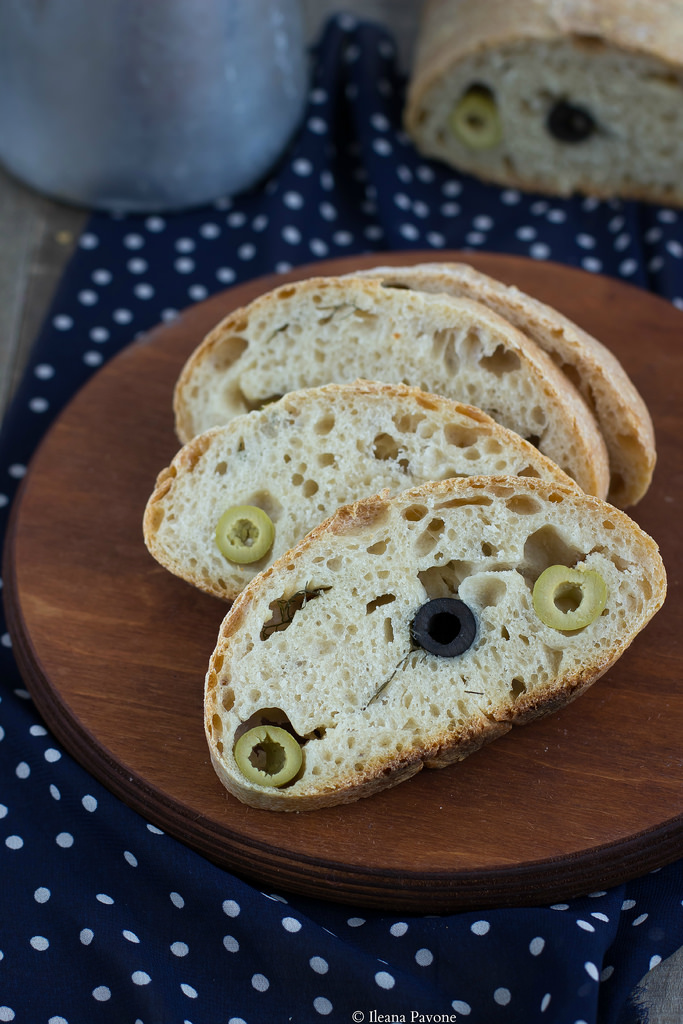 Pane alle olive, aglio e finocchietto2
