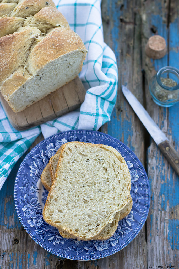 Pane all'olio ed erbe aromatiche